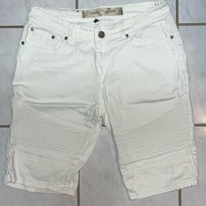 Like new men’s white Xray jean shorts